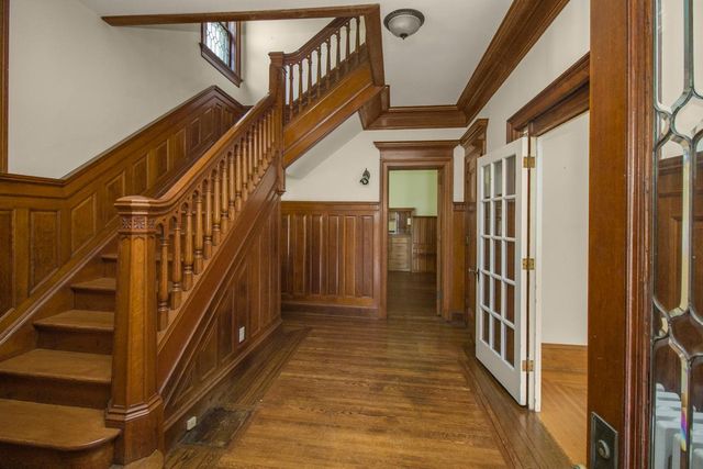 565 Holly Avenue, Saint Paul, MN 55102