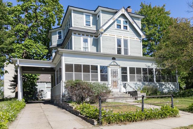 565 Holly Avenue, Saint Paul, MN 55102