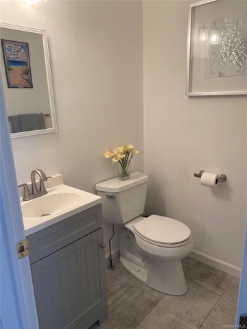 124 Brattle Circle, Melville, NY 11747