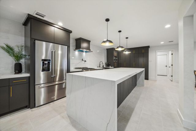 203 Cove Creek Lane, Houston, TX 77042