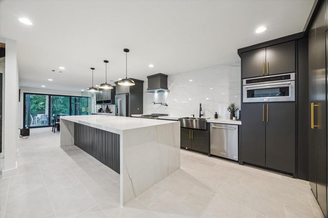 203 Cove Creek Lane, Houston, TX 77042
