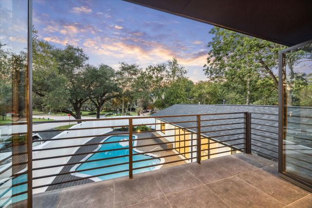 203 Cove Creek Lane, Houston, TX 77042