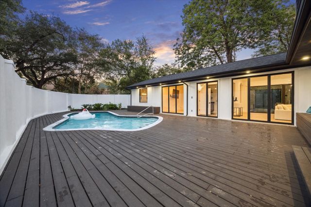 203 Cove Creek Lane, Houston, TX 77042