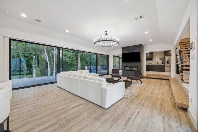 203 Cove Creek Lane, Houston, TX 77042