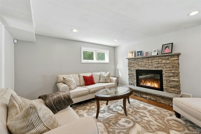 4 Stell Lane, East Northport, NY 11731