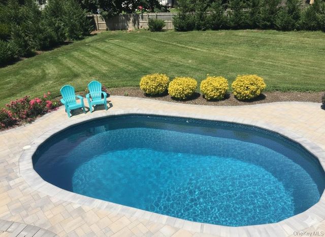 4 Stell Lane, East Northport, NY 11731