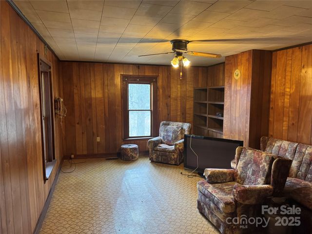 201 Tinsley Road, Brevard, NC 28712