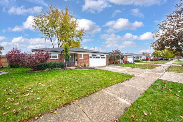 21118 Michael Court, St. Clair Shores, MI 48081