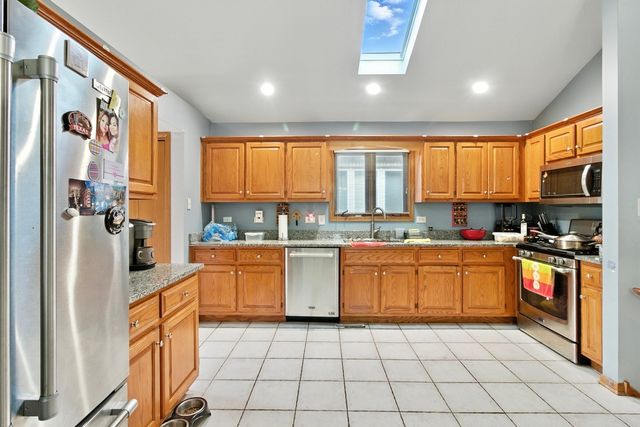 7051 W 64th Place, Chicago, IL 60638