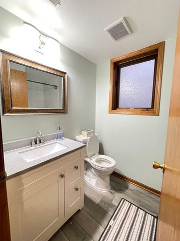 7051 W 64th Place, Chicago, IL 60638