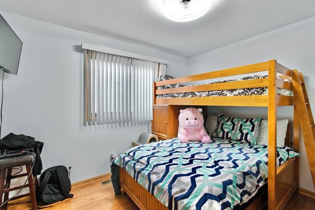 7051 W 64th Place, Chicago, IL 60638