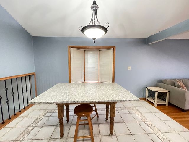 7051 W 64th Place, Chicago, IL 60638