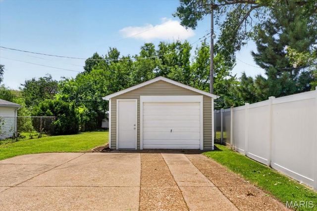 5716 Eichelberger Street, St Louis, MO 63109