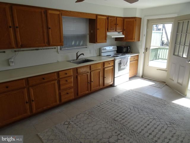213 E 2ND ST, New Castle, DE 19720