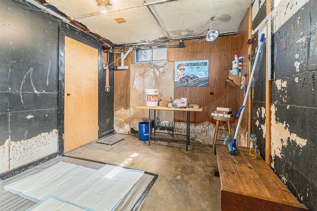 31 W Lakewood Boulevard, Holland, MI 49424