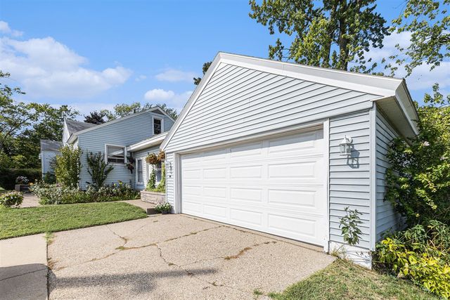 31 W Lakewood Boulevard, Holland, MI 49424