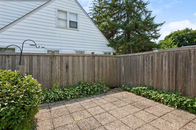 333 8th Avenue N, Hopkins, MN 55343