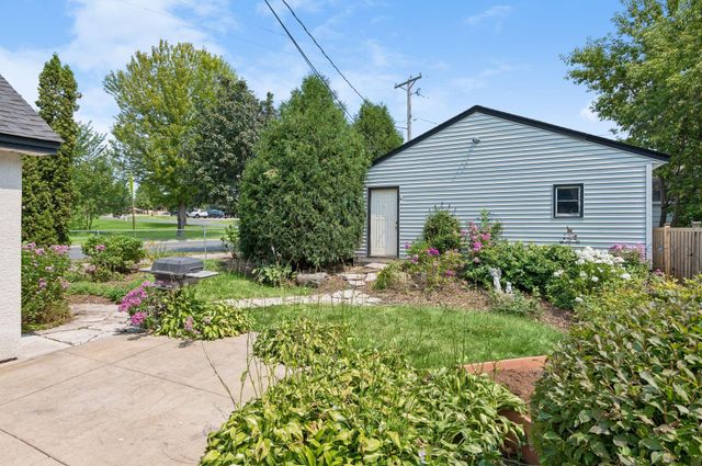 333 8th Avenue N, Hopkins, MN 55343