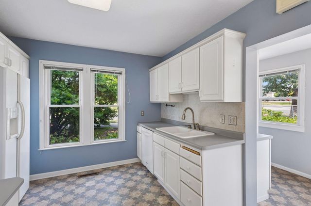 333 8th Avenue N, Hopkins, MN 55343