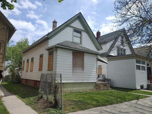3574 N 10th STREET, Milwaukee, WI 53206