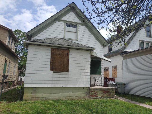 3574 N 10th STREET, Milwaukee, WI 53206