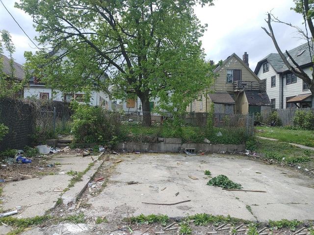 3574 N 10th STREET, Milwaukee, WI 53206