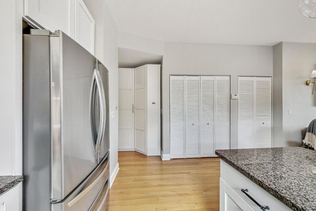 1441 W Augusta Boulevard 2E, Chicago, IL 60642