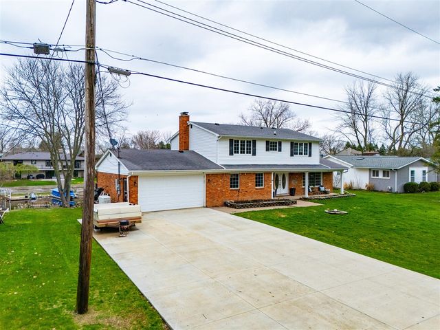 1888 Squaw Lagoon Drive, Oxford, MI 48371