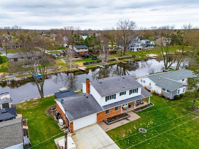 1888 Squaw Lagoon Drive, Oxford, MI 48371