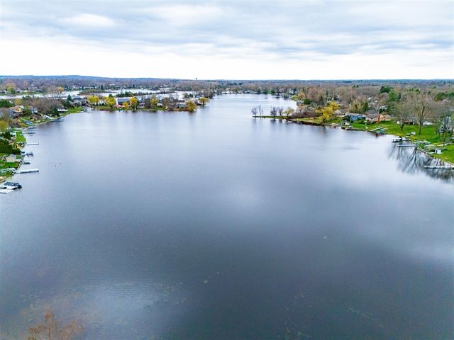1888 Squaw Lagoon Drive, Oxford, MI 48371