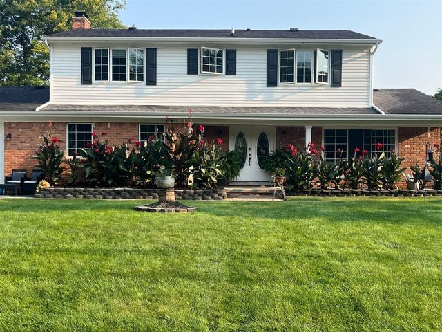 1888 Squaw Lagoon Drive, Oxford, MI 48371