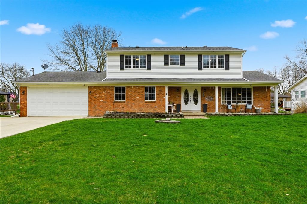 1888 Squaw Lagoon Drive, Oxford, MI 48371