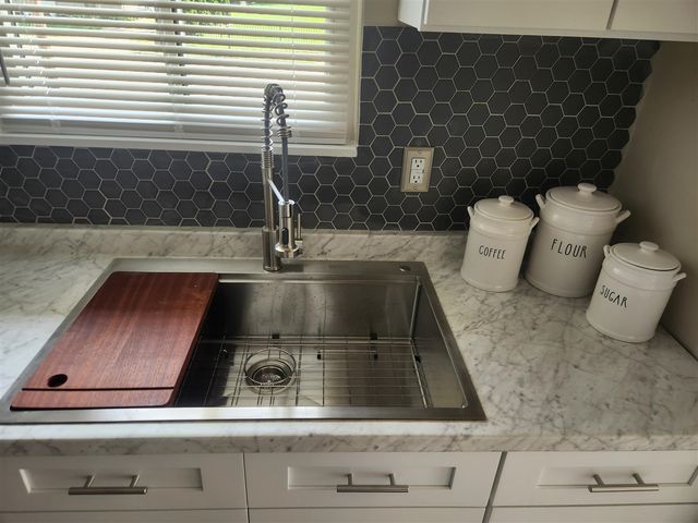 466 Colorado Avenue, Pontiac, MI 48341