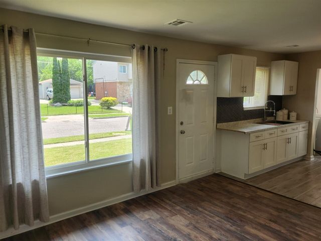 466 Colorado Avenue, Pontiac, MI 48341