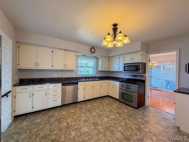 1521 Sweeney Drive, Festus, MO 63028