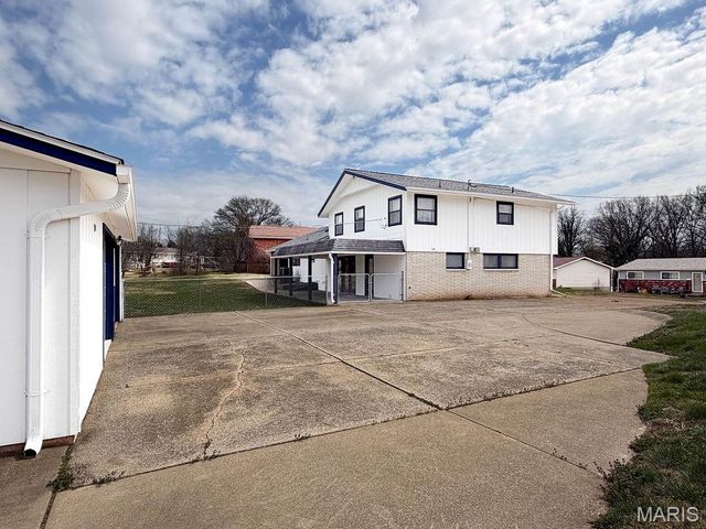 1521 Sweeney Drive, Festus, MO 63028