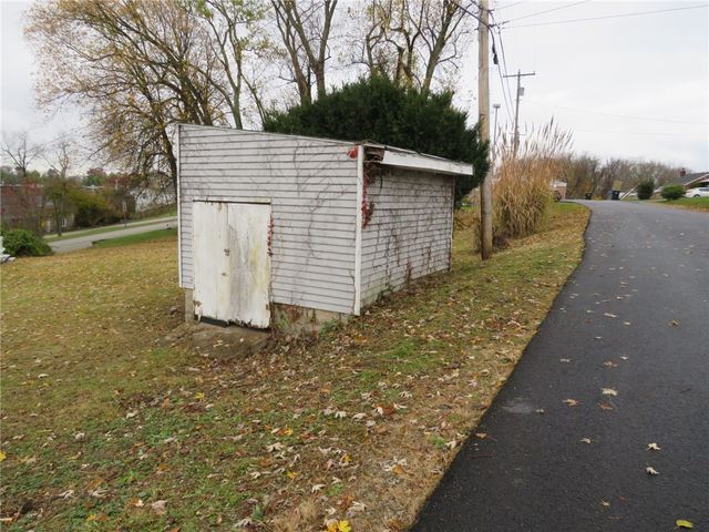 11175 Old Trail Rd, North Huntingdon, PA 15642