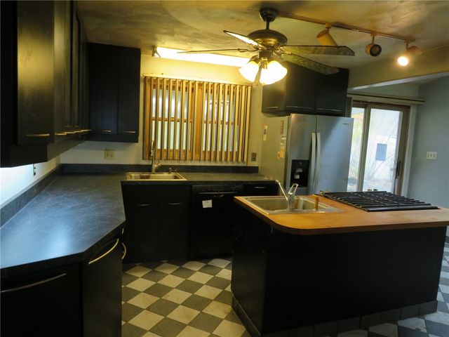 11175 Old Trail Rd, North Huntingdon, PA 15642