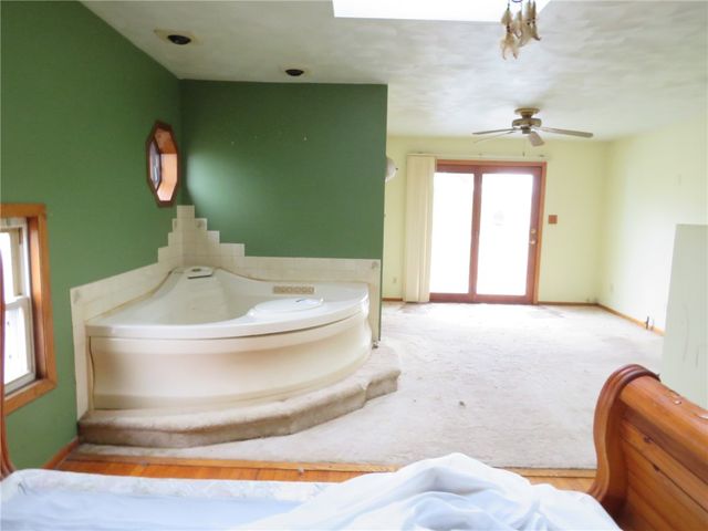 11175 Old Trail Rd, North Huntingdon, PA 15642