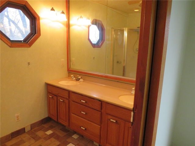 11175 Old Trail Rd, North Huntingdon, PA 15642