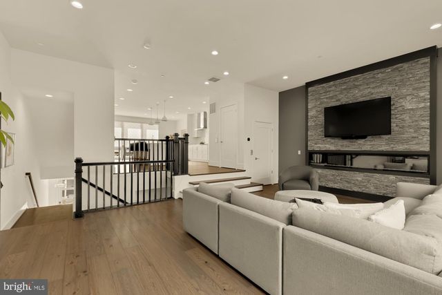 3737 GLENMOOR RESERVE LN, Chevy Chase, MD 20815