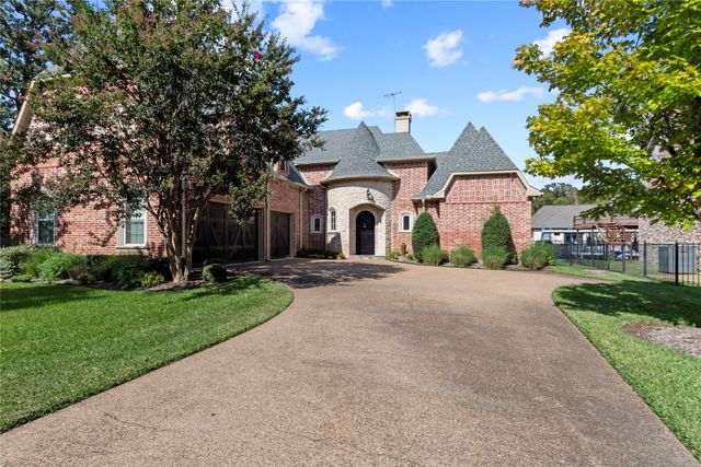 111 Saint Annes Drive, Mabank, TX 75156