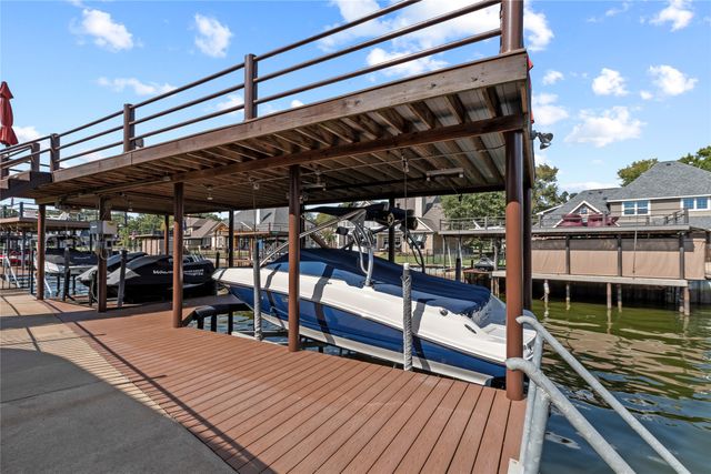 111 Saint Annes Drive, Mabank, TX 75156