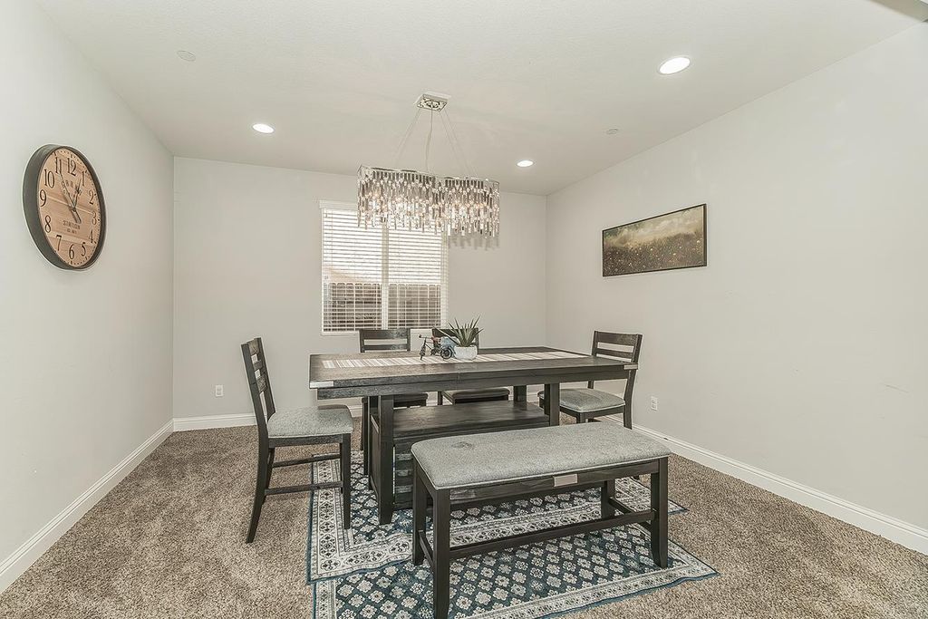 Image 11 of property listing at 6805 W Fir Avenue, Fresno, CA 93722