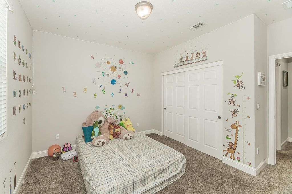 Image 14 of property listing at 6805 W Fir Avenue, Fresno, CA 93722