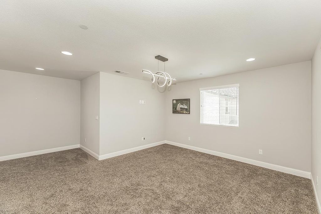 Image 21 of property listing at 6805 W Fir Avenue, Fresno, CA 93722