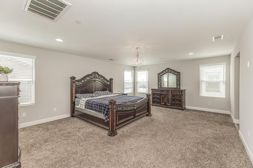 Image 24 of property listing at 6805 W Fir Avenue, Fresno, CA 93722