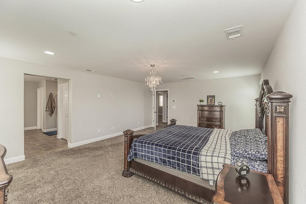 Image 26 of property listing at 6805 W Fir Avenue, Fresno, CA 93722