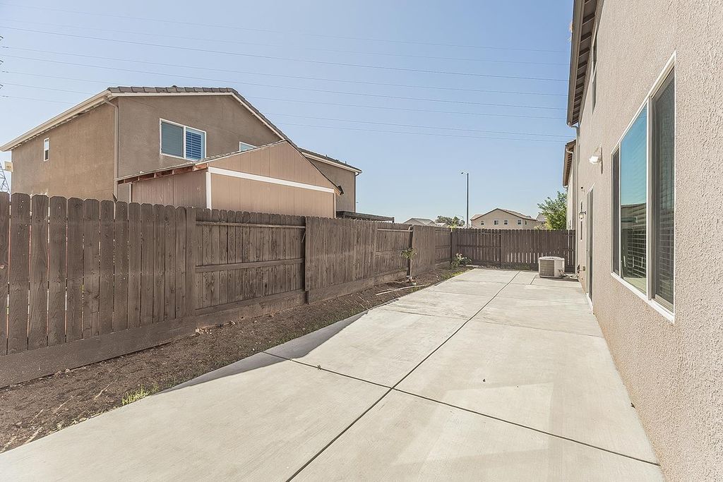 Image 36 of property listing at 6805 W Fir Avenue, Fresno, CA 93722