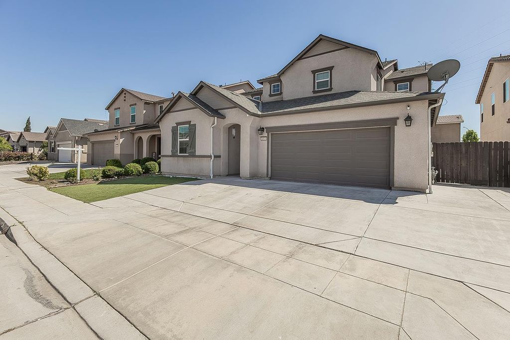 Image 38 of property listing at 6805 W Fir Avenue, Fresno, CA 93722